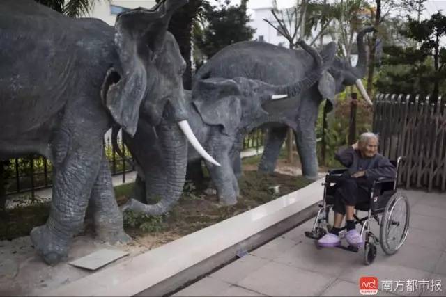 東莞掃黃後4星酒店KTV提供另類「莞式服務」